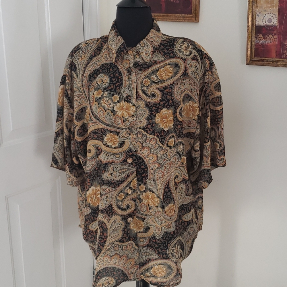 💥Preowned Beautiful Paisley Print Top💥